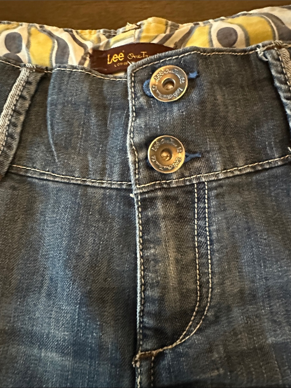 Lee Women's Capris One True Fit Size 8 - Picture 9 of 13